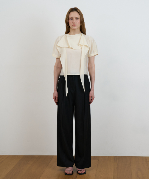 DEHEVE（デヘヴェ）の「Cowl Neck Scarf Blouse [Butter]（シャツ/ブラウス・レディース・イエロー・SMALL/MEDIUM）」の2枚目の写真