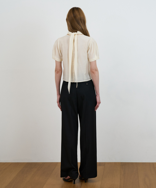 DEHEVE（デヘヴェ）の「Cowl Neck Scarf Blouse [Butter]（シャツ/ブラウス・レディース・イエロー・SMALL/MEDIUM）」の4枚目の写真