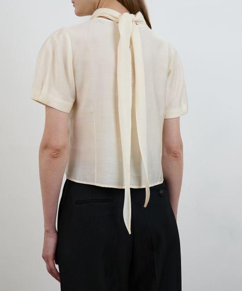DEHEVE（デヘヴェ）の「Cowl Neck Scarf Blouse [Butter]（シャツ/ブラウス・レディース・イエロー・SMALL/MEDIUM）」の6枚目の写真