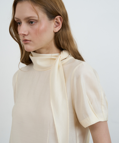 DEHEVE（デヘヴェ）の「Cowl Neck Scarf Blouse [Butter]（シャツ/ブラウス・レディース・イエロー・SMALL/MEDIUM）」の8枚目の写真