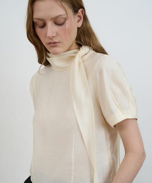 DEHEVE（デヘヴェ）の「Cowl Neck Scarf Blouse [Butter]（シャツ/ブラウス・レディース・イエロー・SMALL/MEDIUM）」の9枚目の写真
