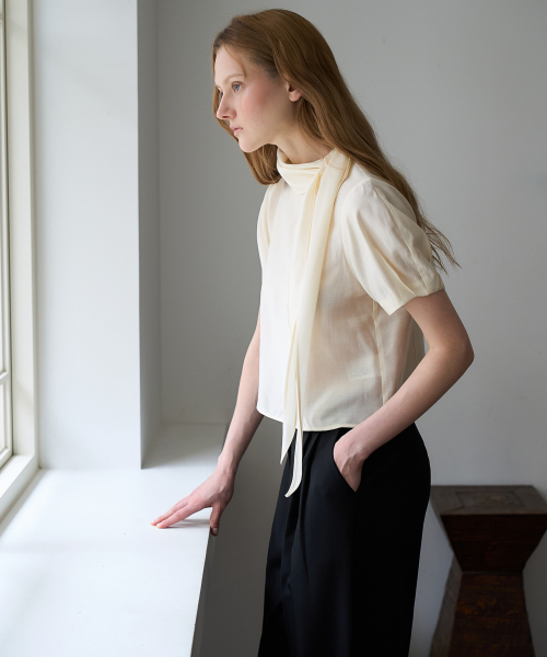 DEHEVE（デヘヴェ）の「Cowl Neck Scarf Blouse [Butter]（シャツ/ブラウス・レディース・イエロー・SMALL/MEDIUM）」の11枚目の写真