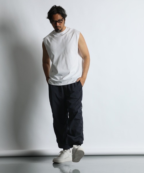 The DUFFER of ST.GEORGE(ザダファーオブセントジョージ)の「〔BLACK LABEL〕"A-PACK" SLEEVELESS TEE:度詰め天竺 ノースリーブTシャツ / タンクトップ / ワークアウト / ジムウェア / スポーツミックス / レイヤード(タンクトップ・メンズ・ブラック/ホワイト・X-LARGE/LARGE/MEDIUM)」の12枚目の写真