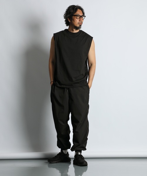 The DUFFER of ST.GEORGE(ザダファーオブセントジョージ)の「〔BLACK LABEL〕"A-PACK" SLEEVELESS TEE:度詰め天竺 ノースリーブTシャツ / タンクトップ / ワークアウト / ジムウェア / スポーツミックス / レイヤード(タンクトップ・メンズ・ブラック/ホワイト・X-LARGE/LARGE/MEDIUM)」の14枚目の写真