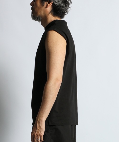 The DUFFER of ST.GEORGE(ザダファーオブセントジョージ)の「〔BLACK LABEL〕"A-PACK" SLEEVELESS TEE:度詰め天竺 ノースリーブTシャツ / タンクトップ / ワークアウト / ジムウェア / スポーツミックス / レイヤード(タンクトップ・メンズ・ブラック/ホワイト・X-LARGE/LARGE/MEDIUM)」の5枚目の写真