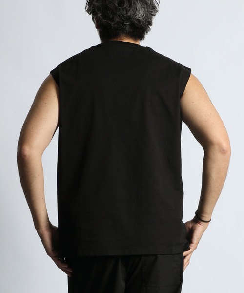The DUFFER of ST.GEORGE(ザダファーオブセントジョージ)の「〔BLACK LABEL〕"A-PACK" SLEEVELESS TEE:度詰め天竺 ノースリーブTシャツ / タンクトップ / ワークアウト / ジムウェア / スポーツミックス / レイヤード(タンクトップ・メンズ・ブラック/ホワイト・X-LARGE/LARGE/MEDIUM)」の6枚目の写真