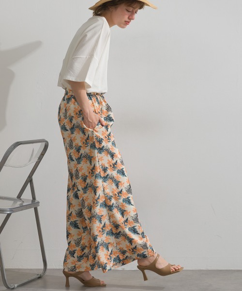 MAFRAIS(マフレ)の「花柄 センター コバパンツ(その他パンツ・レディース・ホワイト系その他/グリーン系その他・FREE)」の3枚目の写真