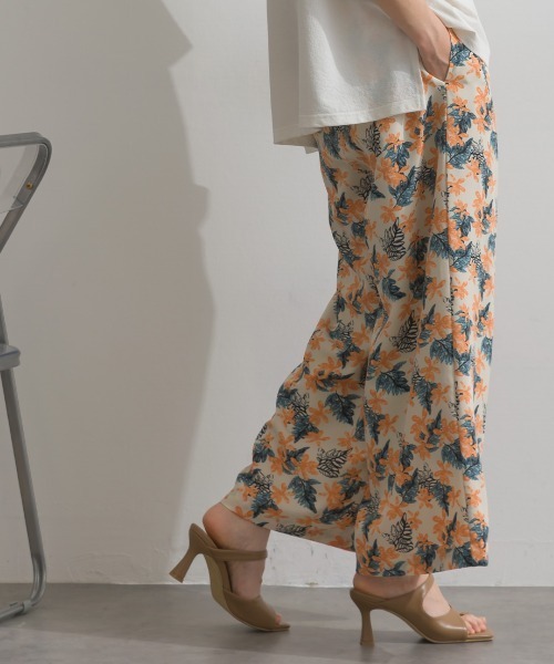 MAFRAIS(マフレ)の「花柄 センター コバパンツ(その他パンツ・レディース・ホワイト系その他/グリーン系その他・FREE)」の4枚目の写真