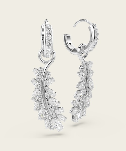 SWAROVSKI（スワロフスキー）の「【公式】【スワロフスキー】Vienna ピアス, ミックスカット, フェザー, ホワイト, ロジウム・プレーティング（ピアス（両耳用）・レディース・シルバー系・ONE SIZE）」の4枚目の写真