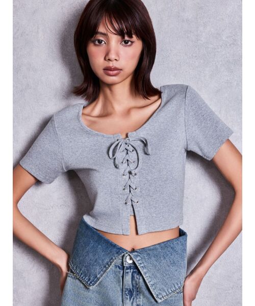 GYDA(ジェイダ)の「BUNNY 2WAYレースアップショートTシャツ(Tシャツ/カットソー・レディース・グレー/ブラック/オフホワイト・FREE)」の1枚目の写真