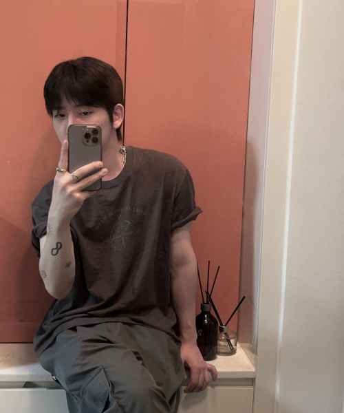 DNSR（ディーエヌエスアール）の「[オンフリックxDNSR] コンパススラブセミクロップTシャツ（Tシャツ/カットソー・メンズ・その他・MEDIUM/LARGE/X-LARGE）」の2枚目の写真