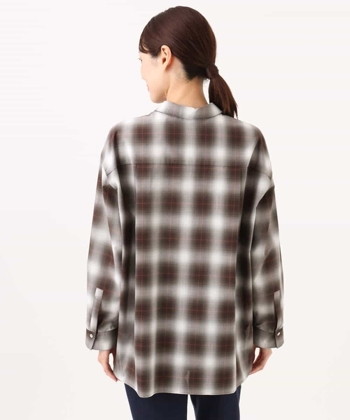 MK MICHEL KLEIN（エムケーミッシェルクラン）の「[洗える]オンブレチェック柄シャツブラウス（シャツ/ブラウス・レディース・ブラウン/ブルー/ネイビー・38）」の6枚目の写真