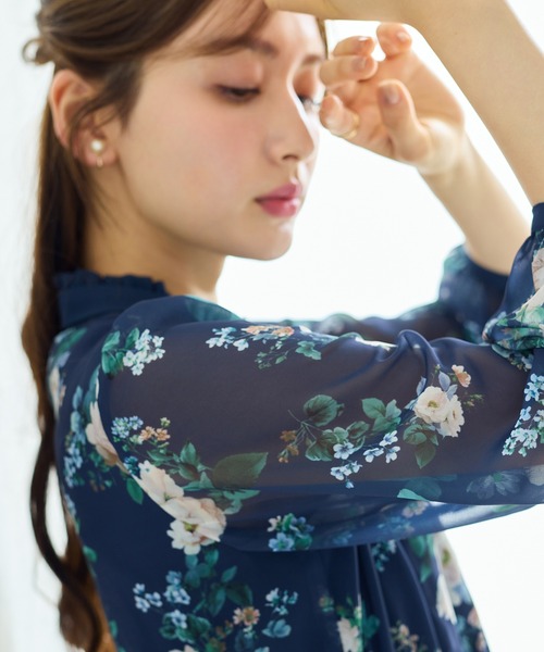 Rose Tiara(ローズティアラ)の「チェックonフラワーフリルカラーワンピース(ワンピース・レディース・ネイビー/ワインレッド・38/40/42/46)」の12枚目の写真