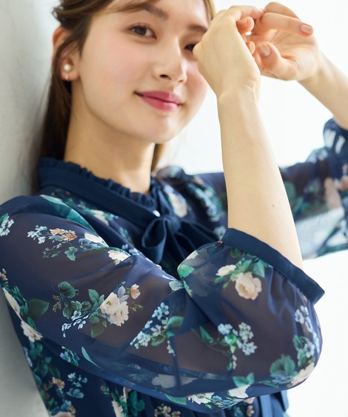 Rose Tiara(ローズティアラ)の「チェックonフラワーフリルカラーワンピース(ワンピース・レディース・ネイビー/ワインレッド・38/40/42/46)」の13枚目の写真
