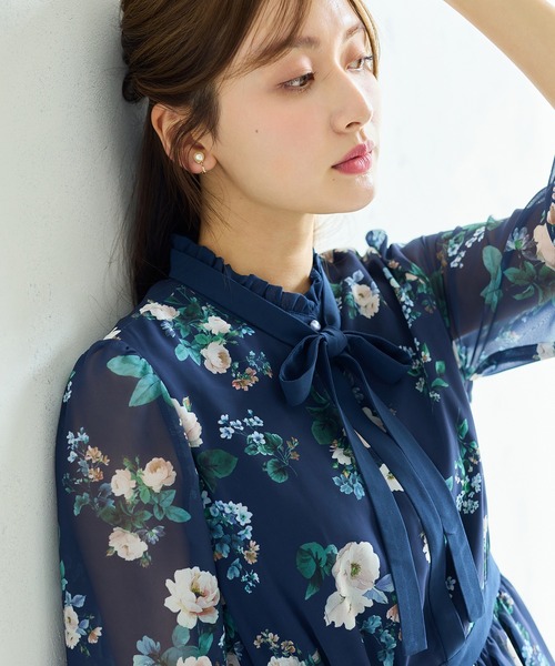 Rose Tiara(ローズティアラ)の「チェックonフラワーフリルカラーワンピース(ワンピース・レディース・ネイビー/ワインレッド・38/40/42/46)」の14枚目の写真
