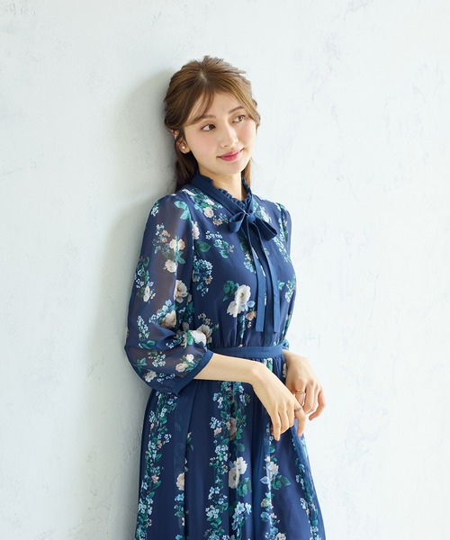 Rose Tiara(ローズティアラ)の「チェックonフラワーフリルカラーワンピース(ワンピース・レディース・ネイビー/ワインレッド・38/40/42/46)」の16枚目の写真
