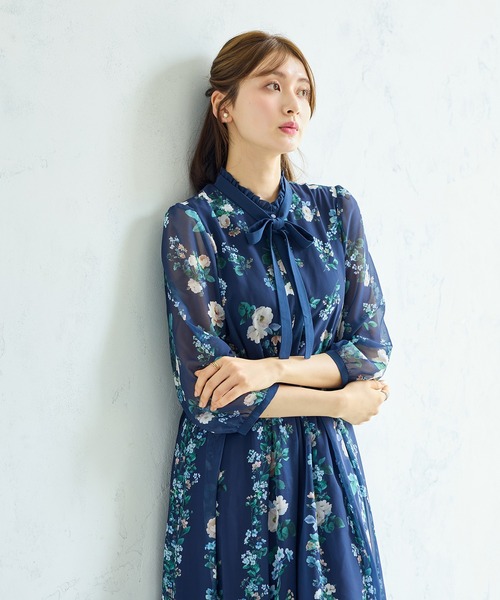 Rose Tiara(ローズティアラ)の「チェックonフラワーフリルカラーワンピース(ワンピース・レディース・ネイビー/ワインレッド・38/40/42/46)」の17枚目の写真