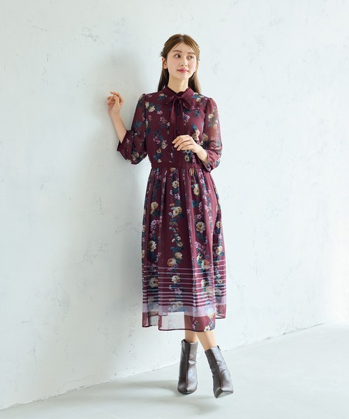 Rose Tiara(ローズティアラ)の「チェックonフラワーフリルカラーワンピース(ワンピース・レディース・ネイビー/ワインレッド・38/40/42/46)」の19枚目の写真