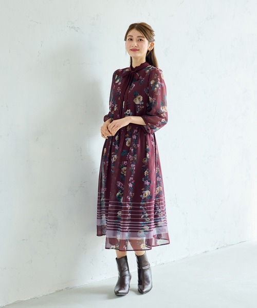Rose Tiara(ローズティアラ)の「チェックonフラワーフリルカラーワンピース(ワンピース・レディース・ネイビー/ワインレッド・38/40/42/46)」の20枚目の写真
