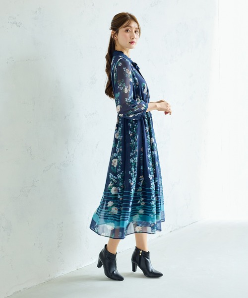 Rose Tiara(ローズティアラ)の「チェックonフラワーフリルカラーワンピース(ワンピース・レディース・ネイビー/ワインレッド・38/40/42/46)」の7枚目の写真