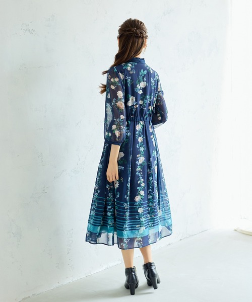 Rose Tiara(ローズティアラ)の「チェックonフラワーフリルカラーワンピース(ワンピース・レディース・ネイビー/ワインレッド・38/40/42/46)」の9枚目の写真