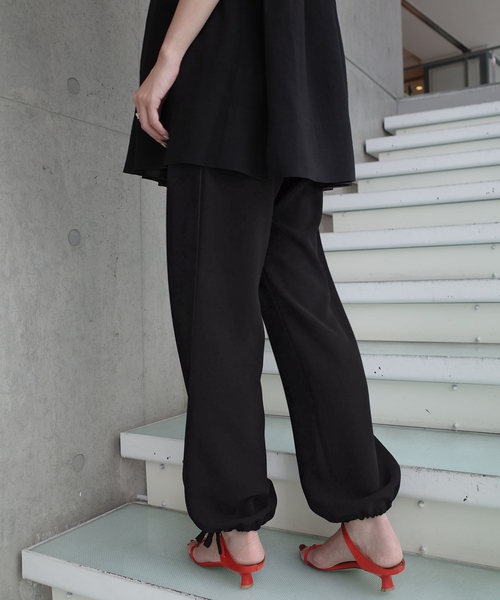 IENA(イエナ)の「《一部店舗限定》Maison IENA ドローストリングパンツ(その他パンツ・レディース・ブラック・38/36)」の4枚目の写真