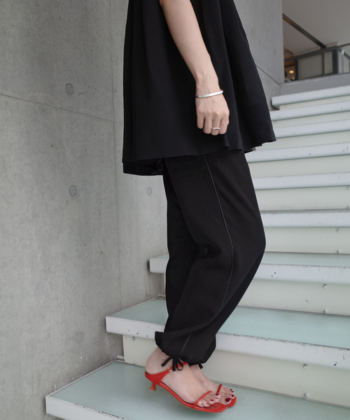 IENA(イエナ)の「《一部店舗限定》Maison IENA ドローストリングパンツ(その他パンツ・レディース・ブラック・38/36)」の5枚目の写真