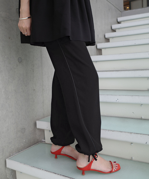 IENA(イエナ)の「《一部店舗限定》Maison IENA ドローストリングパンツ(その他パンツ・レディース・ブラック・38/36)」の6枚目の写真