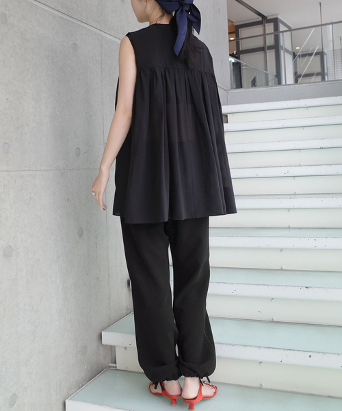 IENA(イエナ)の「《一部店舗限定》Maison IENA ドローストリングパンツ(その他パンツ・レディース・ブラック・38/36)」の12枚目の写真