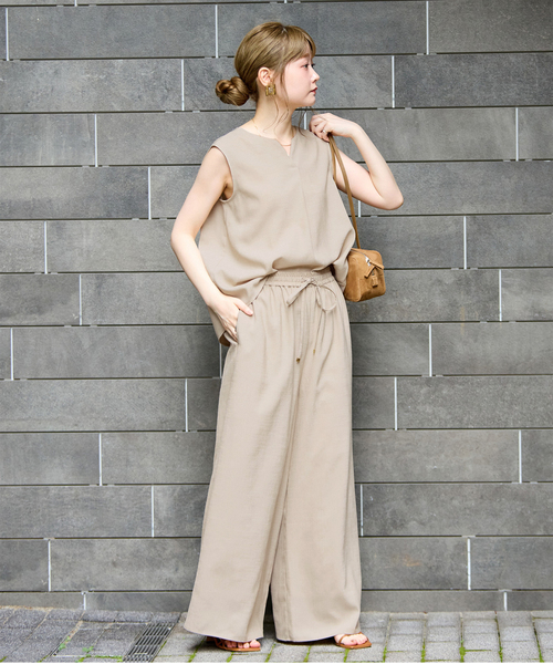 B.C STOCK(ベーセーストック)の「《追加2》《S/Mサイズ展開》《2点セット》リネンライクセットアップ(つなぎ/オールインワン・レディース・ウッド/ブラック/ベージュ・SMALL/MEDIUM)」の1枚目の写真