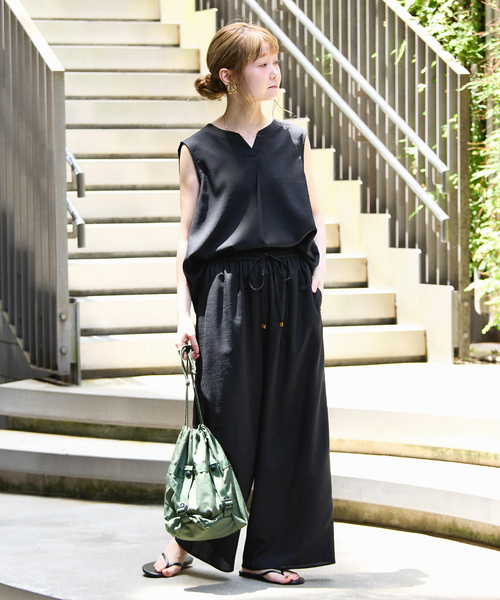 B.C STOCK(ベーセーストック)の「《追加2》《S/Mサイズ展開》《2点セット》リネンライクセットアップ(つなぎ/オールインワン・レディース・ウッド/ブラック/ベージュ・SMALL/MEDIUM)」の4枚目の写真