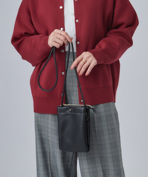 SHOO・LA・RUE(シューラルー)の「2層ミニショルダーバッグ(ショルダーバッグ・レディース・ブラック/ベージュ/オレンジ/ブルー・00)」の1枚目の写真