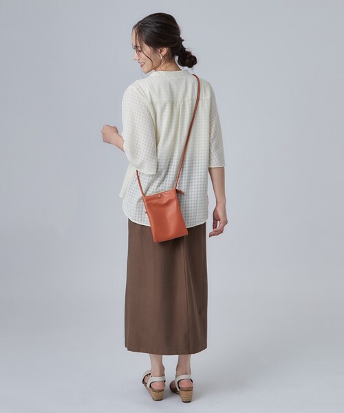 SHOO・LA・RUE(シューラルー)の「2層ミニショルダーバッグ(ショルダーバッグ・レディース・ブラック/ベージュ/オレンジ/ブルー・00)」の8枚目の写真