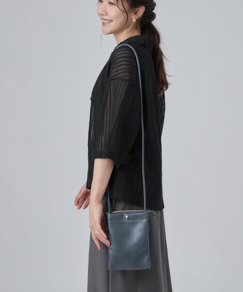 SHOO・LA・RUE(シューラルー)の「2層ミニショルダーバッグ(ショルダーバッグ・レディース・ブラック/ベージュ/オレンジ/ブルー・00)」の9枚目の写真