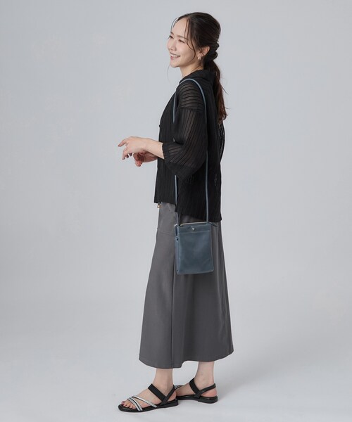 SHOO・LA・RUE(シューラルー)の「2層ミニショルダーバッグ(ショルダーバッグ・レディース・ブラック/ベージュ/オレンジ/ブルー・00)」の10枚目の写真
