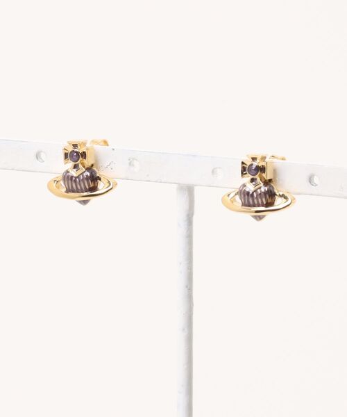 Vivienne Westwood（ヴィヴィアンウエストウッド）の「FABIANNA BAS RELIEF EARRINGS（イヤリング・レディース・ライトピンク/パープル系その他2・FREE）」の2枚目の写真