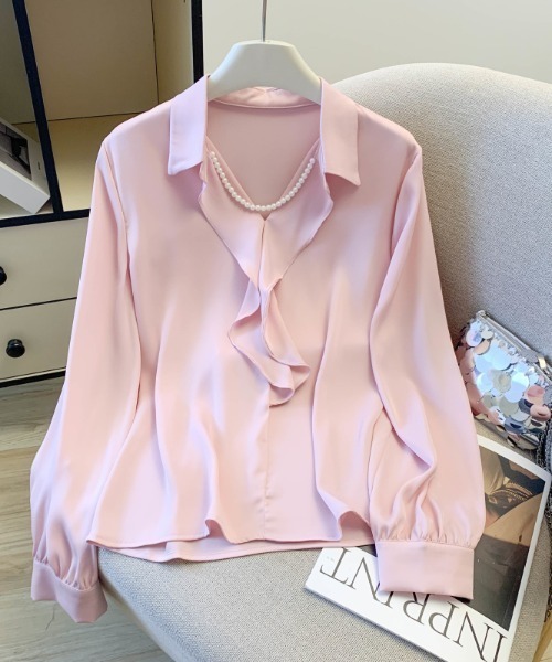 LUCPY(ラクピー)の「フリルデザインVネックブラウス(シャツ/ブラウス・レディース・ホワイト/ピンク・SMALL/MEDIUM/LARGE)」の2枚目の写真