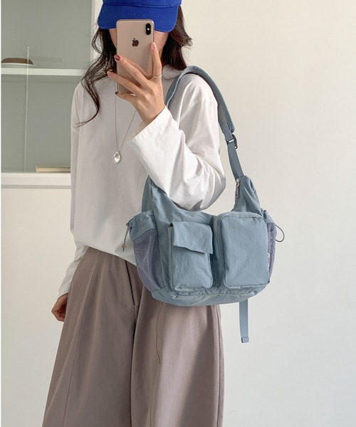 Alum'(アルム)の「ユーティリティクロスボディバッグ(ショルダーバッグ・レディース・ブルー/ホワイト/ブラック/グリーン・FREE)」の4枚目の写真