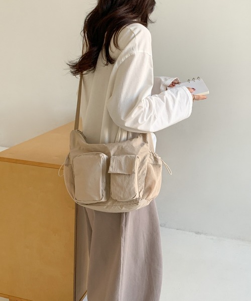Alum'(アルム)の「ユーティリティクロスボディバッグ(ショルダーバッグ・レディース・ブルー/ホワイト/ブラック/グリーン・FREE)」の12枚目の写真