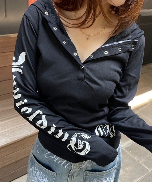 ROGER AND RAW（ロジャーアンドロウ）の「フーディーヘンリーネック プリントロンT（Tシャツ/カットソー・レディース・ホワイト/ブラック・FREE）」の9枚目の写真