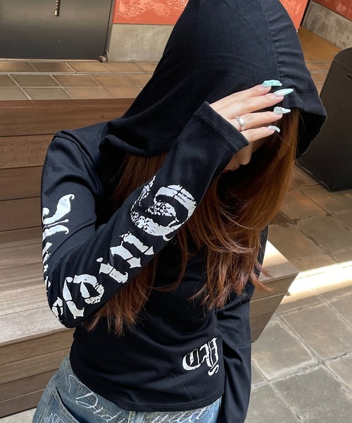 ROGER AND RAW（ロジャーアンドロウ）の「フーディーヘンリーネック プリントロンT（Tシャツ/カットソー・レディース・ホワイト/ブラック・FREE）」の10枚目の写真