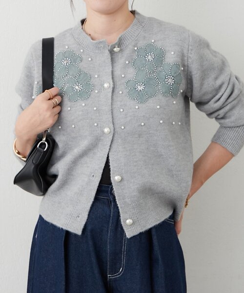 Remind me and forever(リマインドミーアンドフォーエバー)の「モチーフ刺繍カーディガン(ニット/セーター・レディース・ブラック/グレー/アイボリー・FREE)」の3枚目の写真