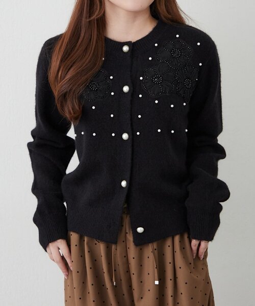 Remind me and forever(リマインドミーアンドフォーエバー)の「モチーフ刺繍カーディガン(ニット/セーター・レディース・ブラック/グレー/アイボリー・FREE)」の2枚目の写真