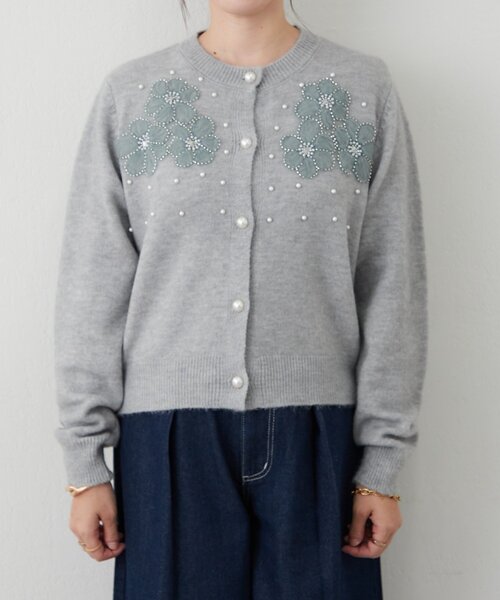 Remind me and forever(リマインドミーアンドフォーエバー)の「モチーフ刺繍カーディガン(ニット/セーター・レディース・ブラック/グレー/アイボリー・FREE)」の7枚目の写真