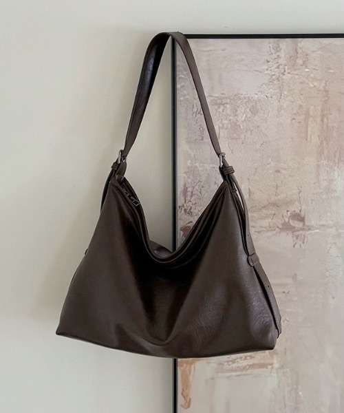 yuue' ( wear )(ユーイ)の「2WAYフェイクレザーショルダーバッグ/通勤通学/A4サイズ対応(ショルダーバッグ・レディース・ダークブラウン/ブラック・FREE)」の17枚目の写真