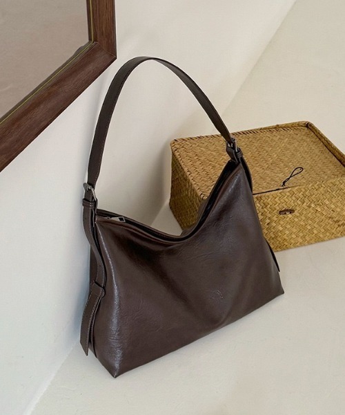 yuue' ( wear )(ユーイ)の「2WAYフェイクレザーショルダーバッグ/通勤通学/A4サイズ対応(ショルダーバッグ・レディース・ダークブラウン/ブラック・FREE)」の18枚目の写真