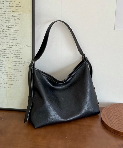 yuue' ( wear )(ユーイ)の「2WAYフェイクレザーショルダーバッグ/通勤通学/A4サイズ対応(ショルダーバッグ・レディース・ダークブラウン/ブラック・FREE)」の10枚目の写真