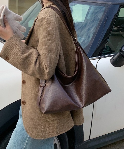 yuue' ( wear )(ユーイ)の「2WAYフェイクレザーショルダーバッグ/通勤通学/A4サイズ対応(ショルダーバッグ・レディース・ダークブラウン/ブラック・FREE)」の12枚目の写真