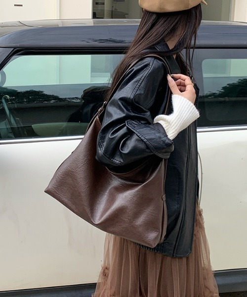 yuue' ( wear )(ユーイ)の「2WAYフェイクレザーショルダーバッグ/通勤通学/A4サイズ対応(ショルダーバッグ・レディース・ダークブラウン/ブラック・FREE)」の16枚目の写真