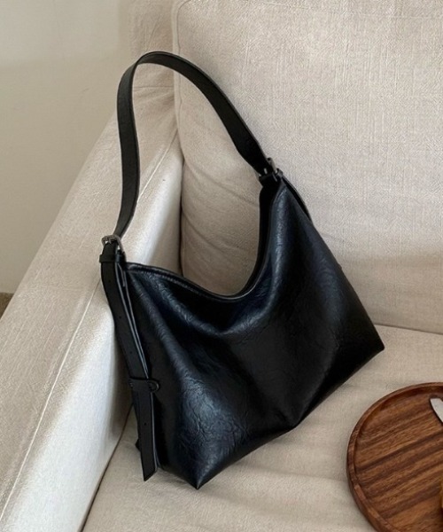 yuue' ( wear )(ユーイ)の「2WAYフェイクレザーショルダーバッグ/通勤通学/A4サイズ対応(ショルダーバッグ・レディース・ダークブラウン/ブラック・FREE)」の7枚目の写真
